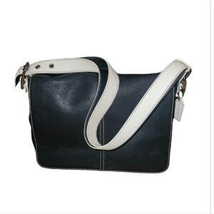 Coach black&cream shoulder bag EUC clean inside. Cream handles cream stitching